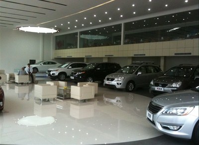 進(jìn)口起亞全球最新標(biāo)準(zhǔn)4S店正式試營(yíng)業(yè) 創(chuàng)億汽車(chē)開(kāi)啟服務(wù)新篇章